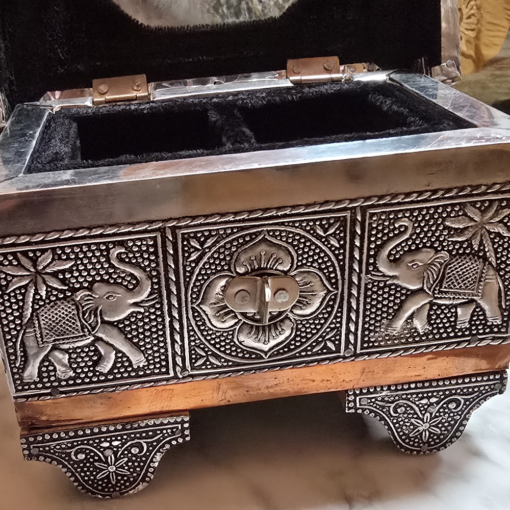 Vintage Elephant Jewelry Organizer Box - Picture 3 of 9